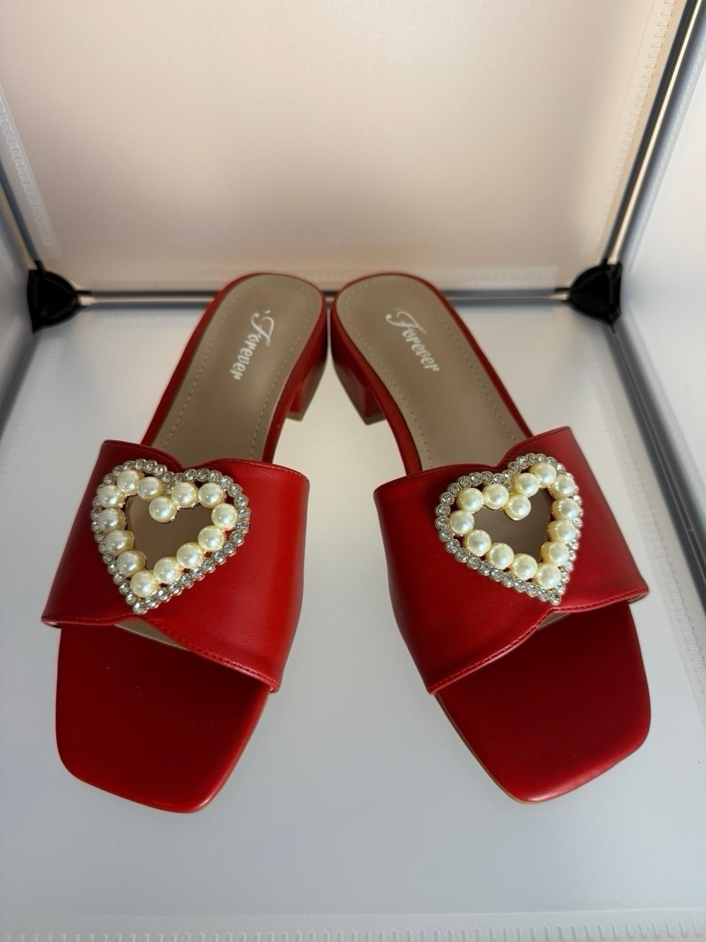 Forever Link Red Pearl Heart Shape Low Block Heel Sandals Size 7.5